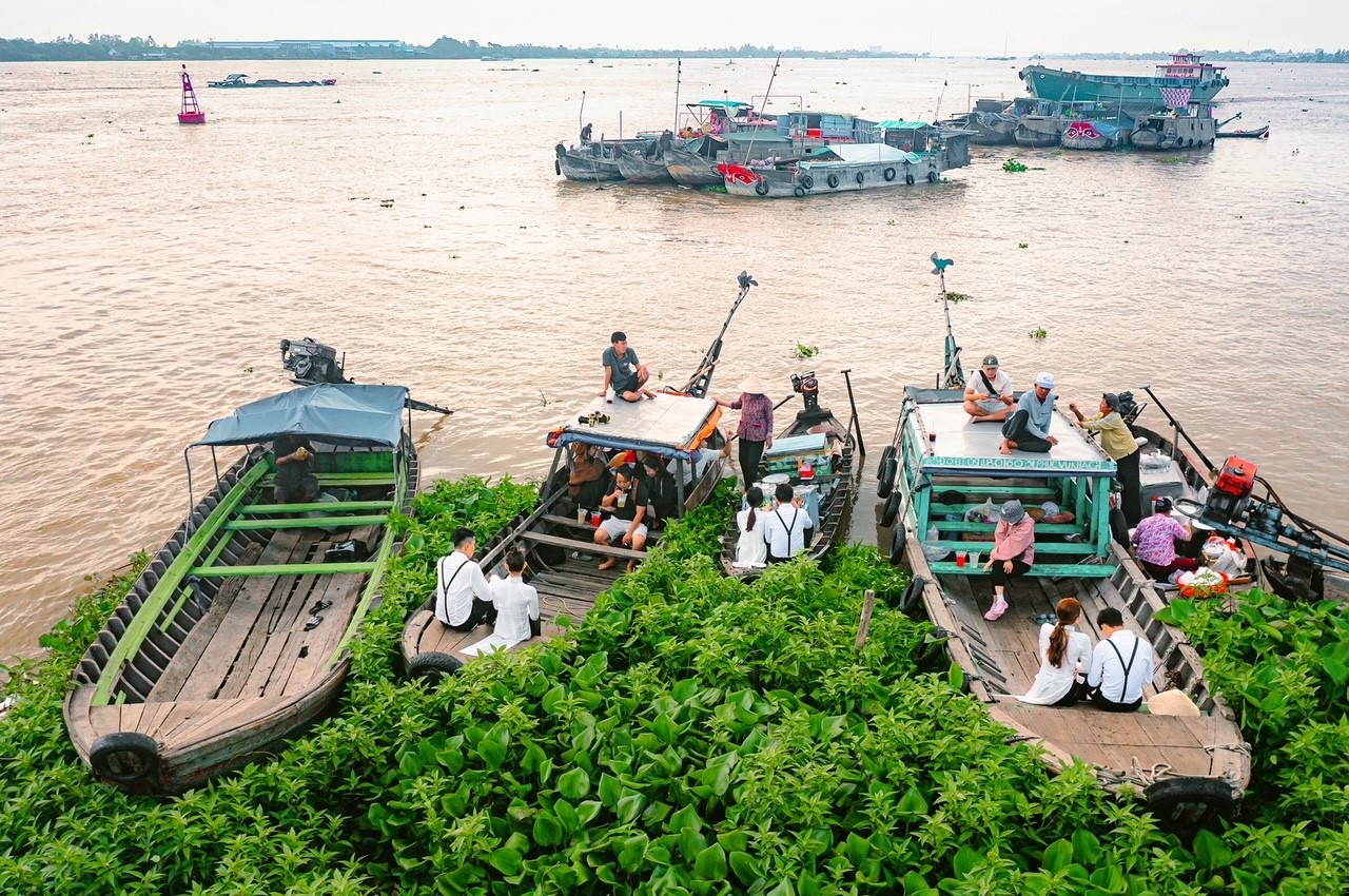 Mekong Delta province exudes charm amid annual flooding season