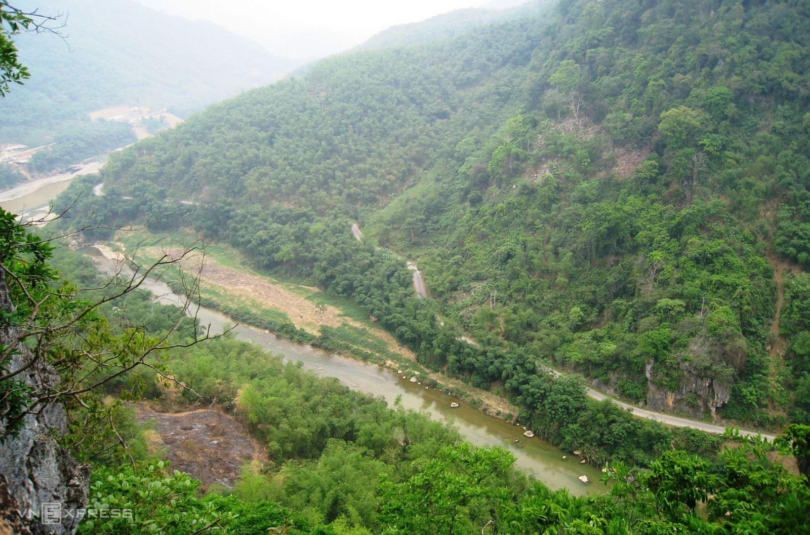 كهف اتوابيت على قمة جبل غربي ثانه هوا