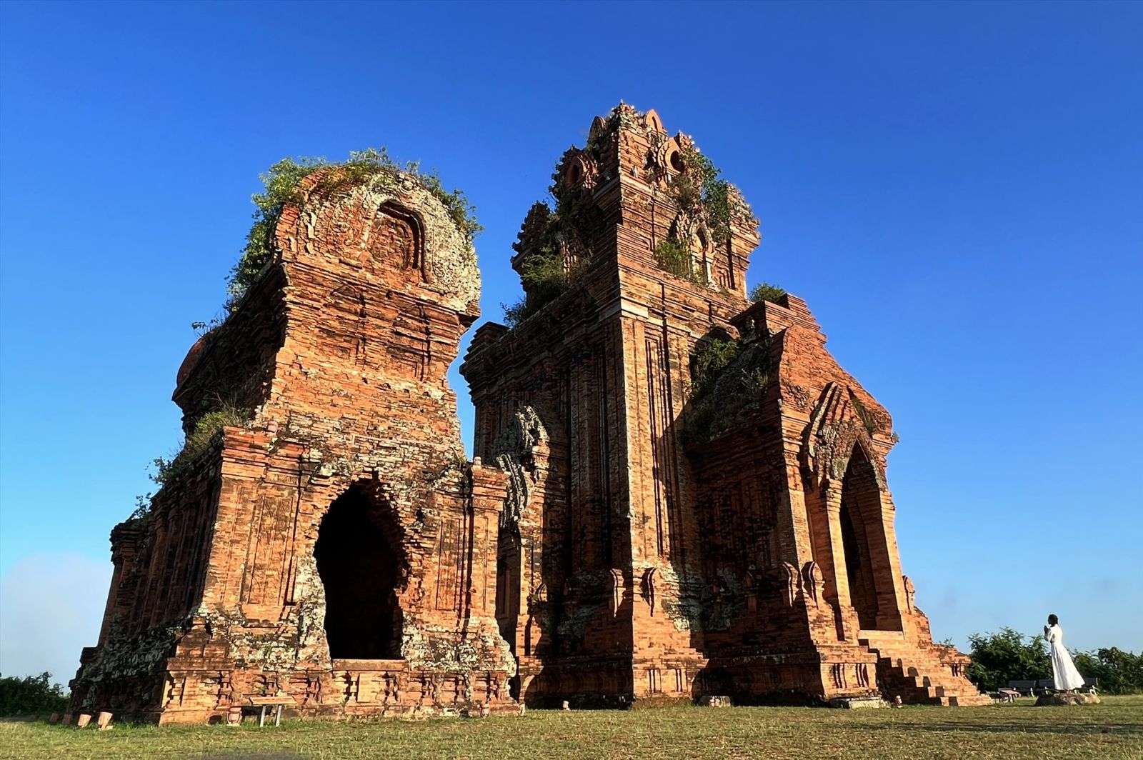 ترحب بالفجر في برج تشام أكثر ألف عام في قلب بينه دينه