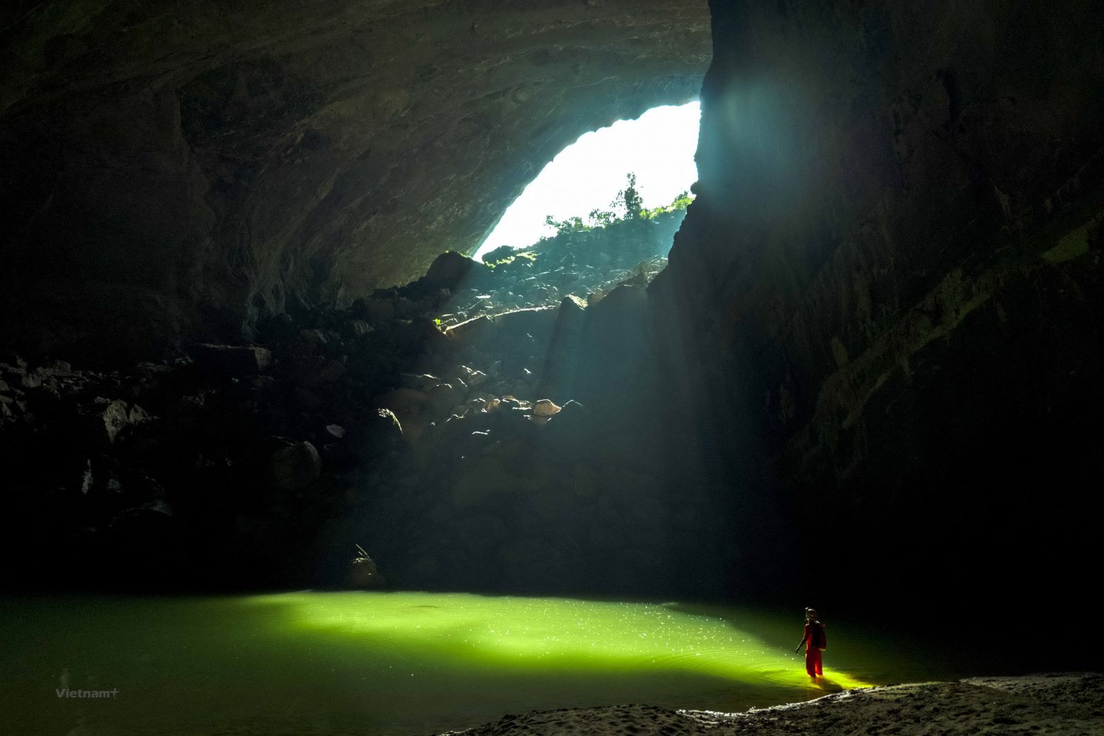 Discover Hang En – The Magnificent Natural Cave In Vietnam