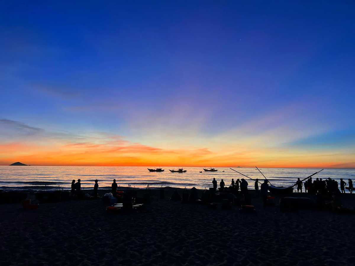 Bình minh trên biển Bình Minh