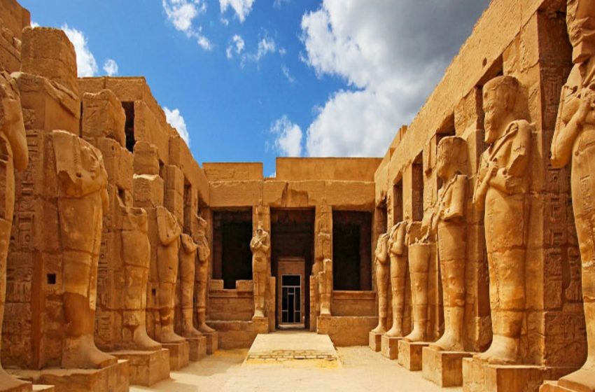 الآثار يستأنف ترميم صالة الأعمدة بمعابد الكرنك استعداداً لموسم السياحة