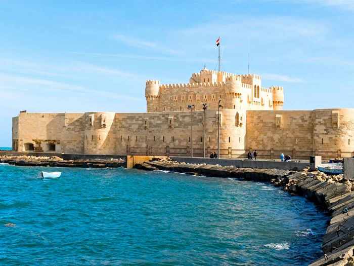 "السياحة الداخلية" تنعش المدن الساحلية في مصر
